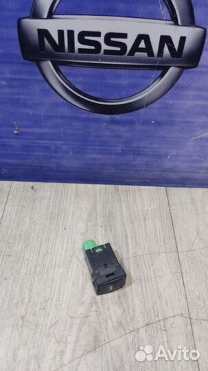 Кнопка багажника nissan pathfinder R52