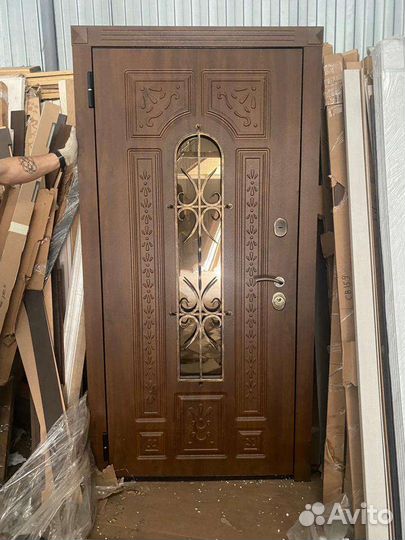 Дверь входная металлическая со стеклом