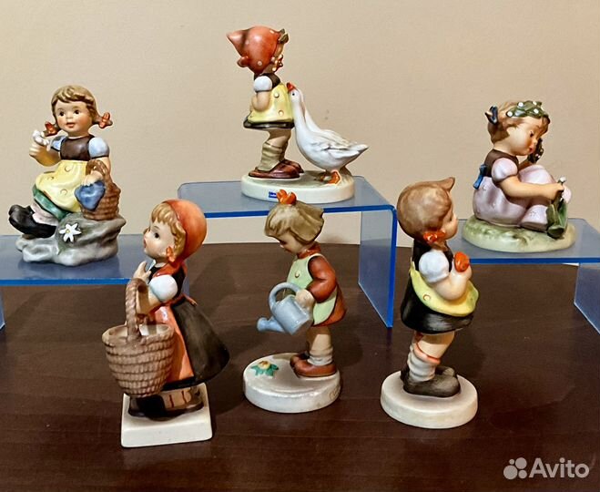 Фарфоровые статуэтки -девочки.Цена за одну.Hummel