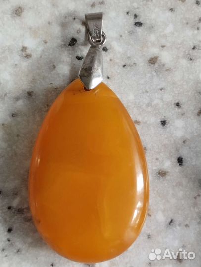 Кулон янтарь