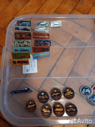 Значки коллекционные автомобили и мотоциклы