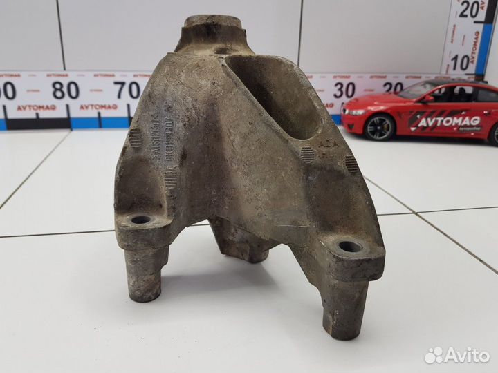 Кронштейн опоры двигателя левый (Audi A4, Audi Q5)