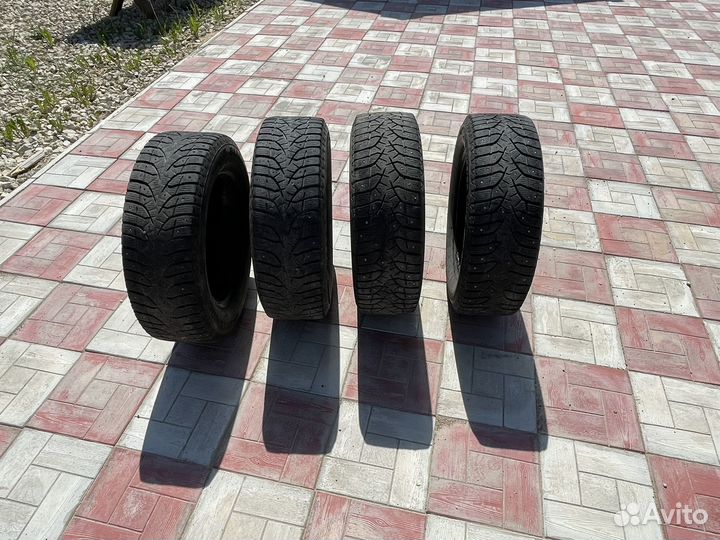 Bridgestone Blizzak Ice 215/65 R16