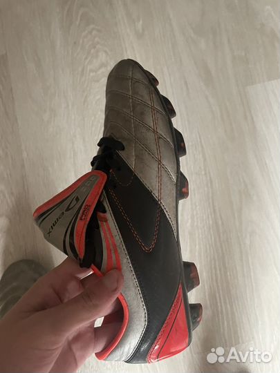 Торг) Футбольные бутсы с шипами Demix