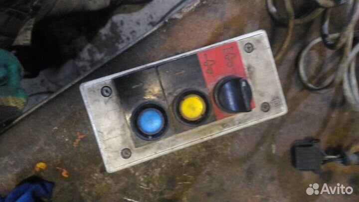 Пульт управления пневморессорами Volvo FH12