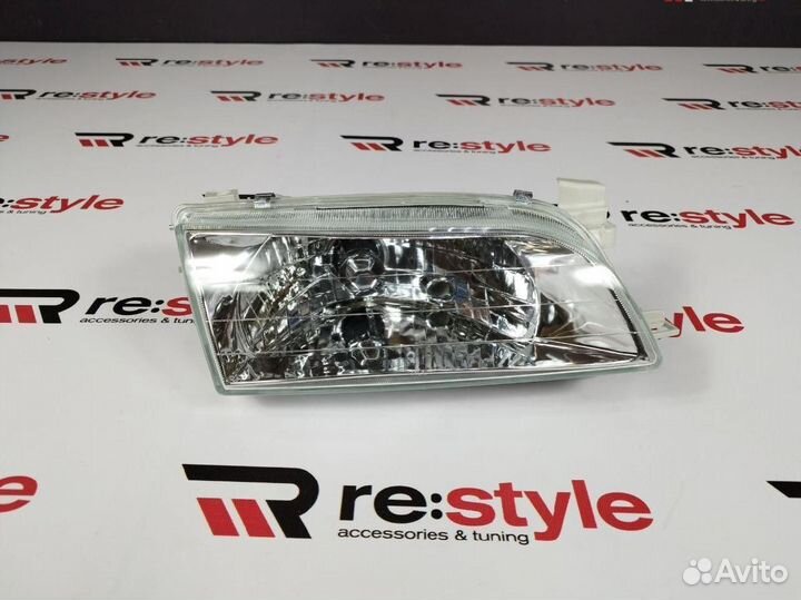 Фара Toyota Corolla Touring Правая Хрусталь