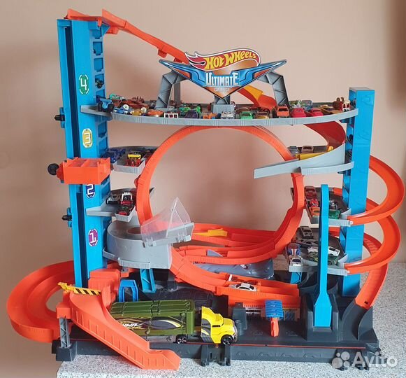 Трек Hot Wheels City HW Ultimate Garage Ftb69