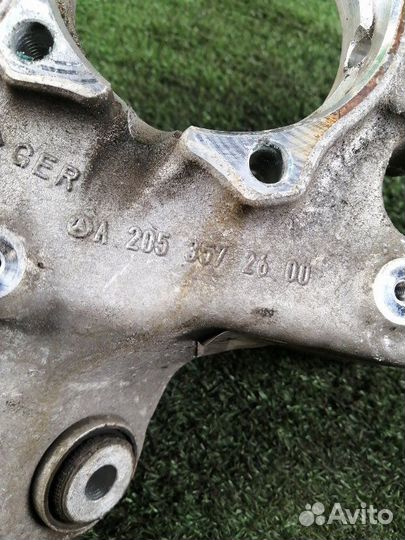 Кулак задний задний правый Mercedes-Benz C-Class