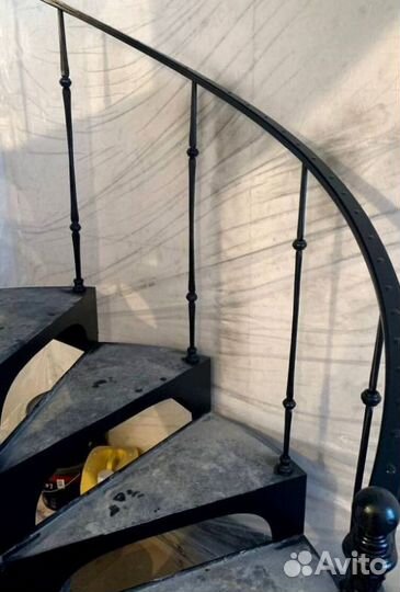 Лестница с забежными ступенями