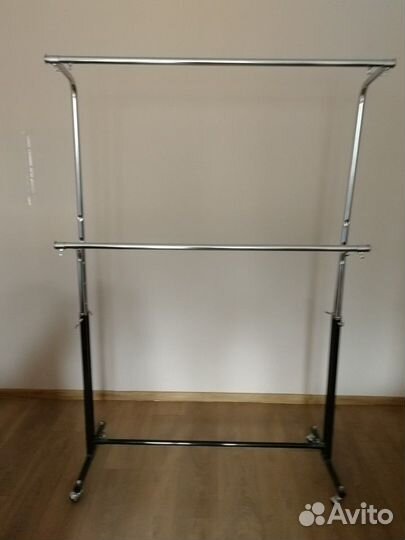 Вешалка для хранения одежды в гардеробную