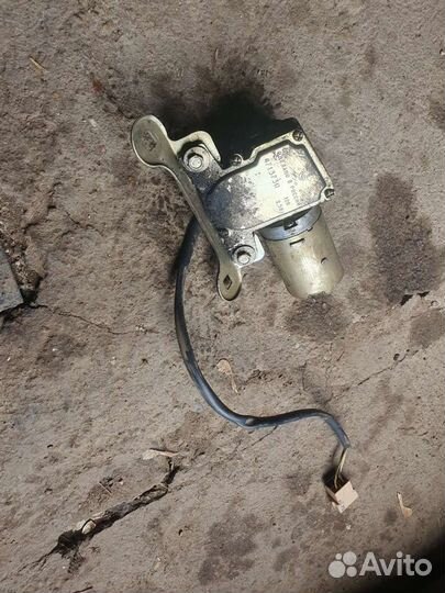 Задний моторчик стеклоочистителя приора универсал