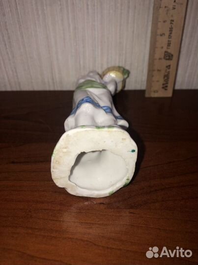 Девушка с корзиной винограда Фарфор Бронницы