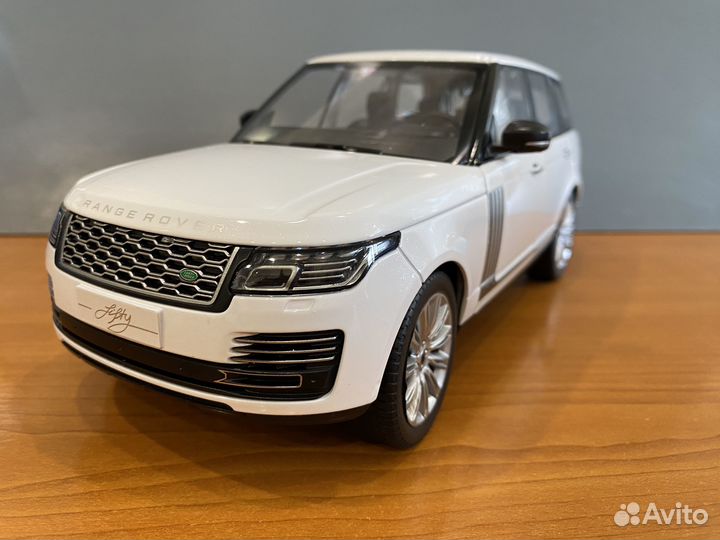 Модель автомобиля Range-Rover 1:18