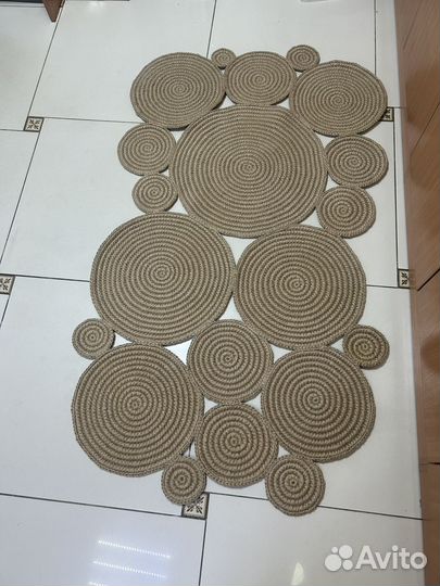 Коврик из джута ручной работы