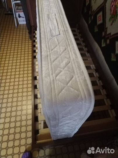 Кровать с матрасом