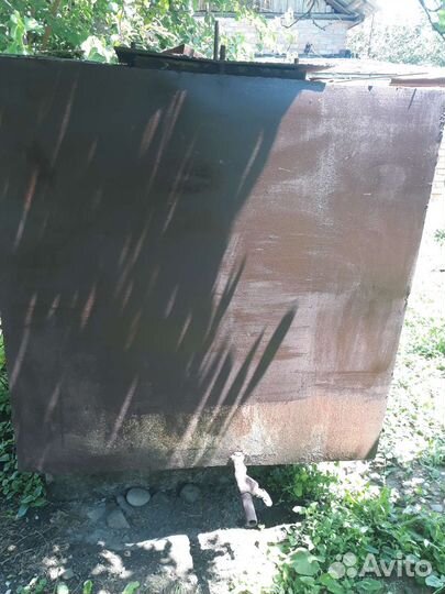 Железная емкость для воды