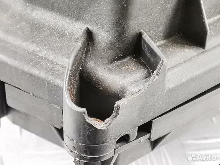 Корпус воздушного фильтра Volkswagen Golf 3 2000