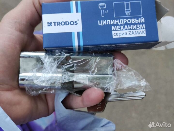 Дверная ручка, замок в дверь, личинки