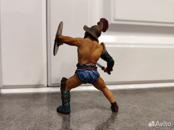 Эксклюзивная фигурка Blue Box