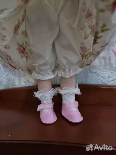 Кукла фарфоровая коллекционная