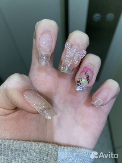 Модель на маникюр