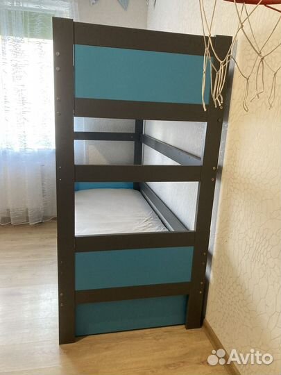 Двухъярусная кровать