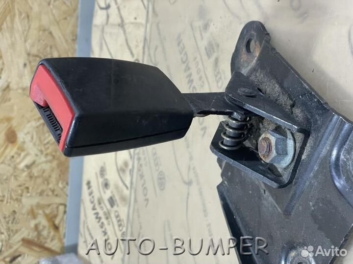 Замок ремня безопасности задний