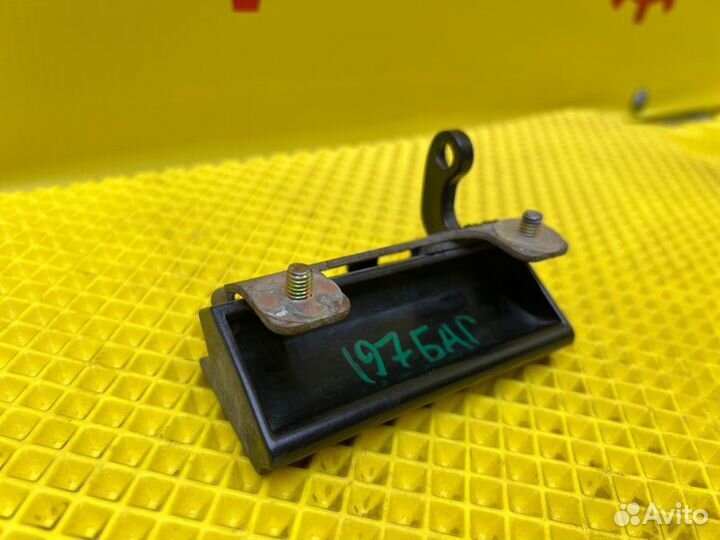 Ручка крышки багажника Mitsubishi Space Wagon N94W