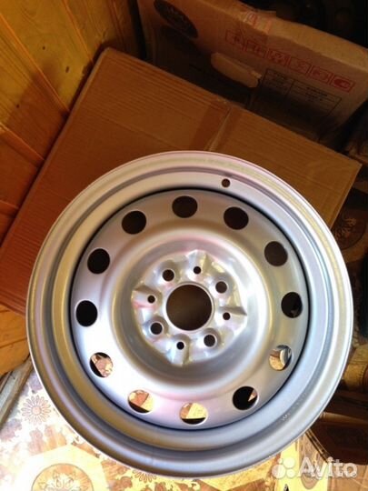 R15 новые штампованные диски на Лада Веста Ларгус