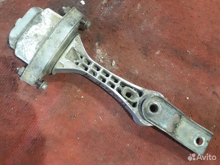 Задний кронштейн двигателя фольксваген гольф 4