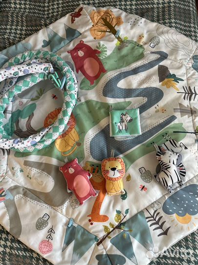 Детский коврик с дугами