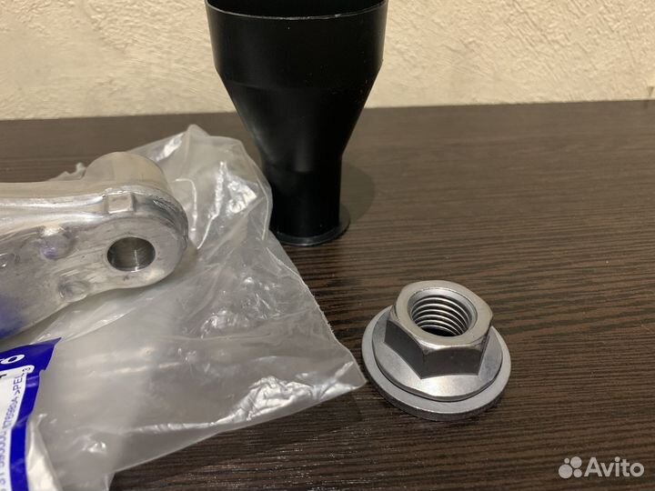 Шаровая опора переднего ниж рычага Volvo 32221192