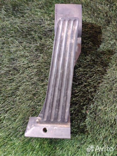 Педаль газа Bmw 320D E90 N47 2008