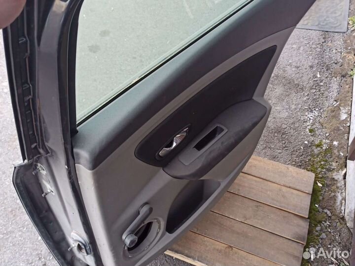 Дверь задняя правая Renault fluence