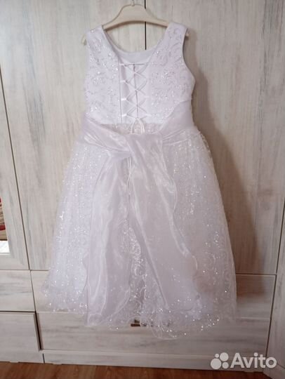 Продаю нарядное платье на рост 128-134