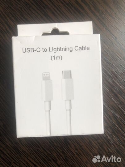 Кабель на iPhone