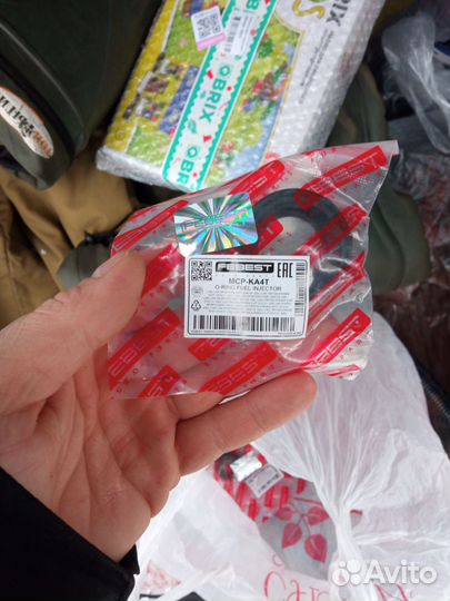 Продам тросик ручника и прокладки Митцубиси л 200