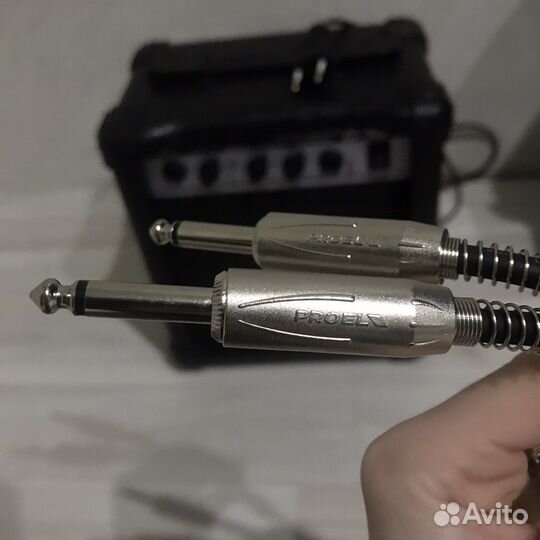 Гитарный комбоусилитель “Belcat G-10” + провод