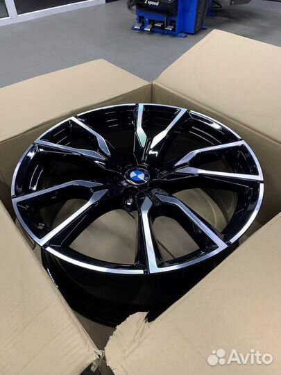 Кованые диски на BMW X7, X5 M, X6 M R22