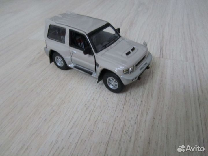 Модель Mitsubishi Pajero Evolution 1 :43