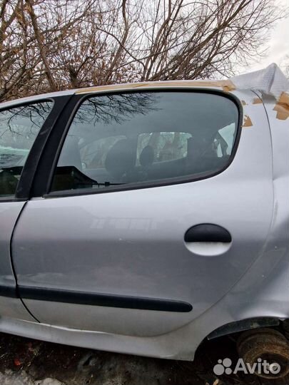 Задняя левая дверь 206 Peugeot