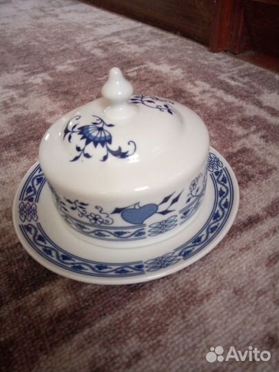 Фарфоровые тарелки