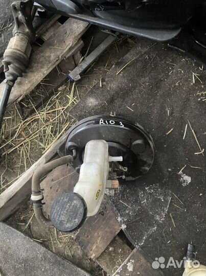 Вакуум с главным тормозным Kia Rio 3 /Solaris