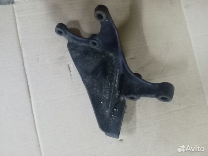 Кронштейн насоса гур transporter t4 2.0 /1.9