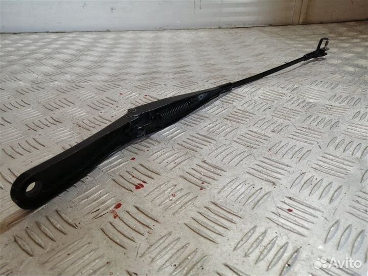 Поводок стеклоочистителя правый Opel Astra H L69