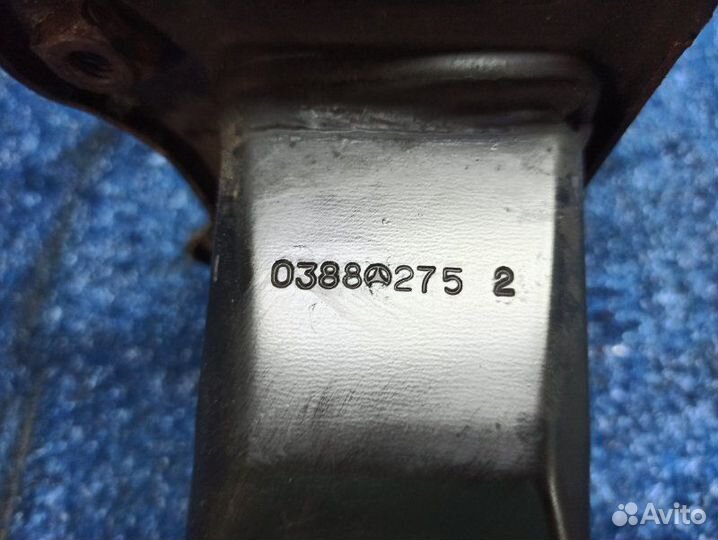 Кронштейн усилителя бампера передний левый