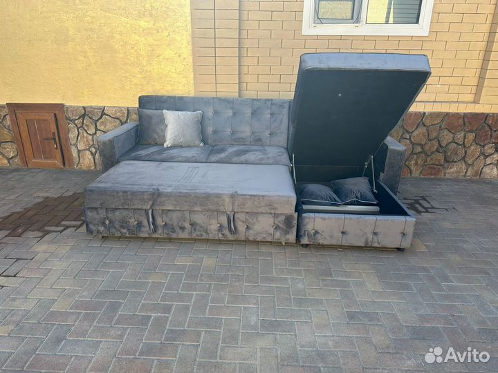 Диван с оттоманкой