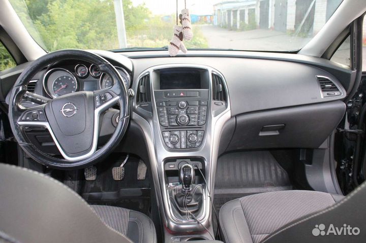 Opel Astra 1.4 МТ, 2011, 183 500 км