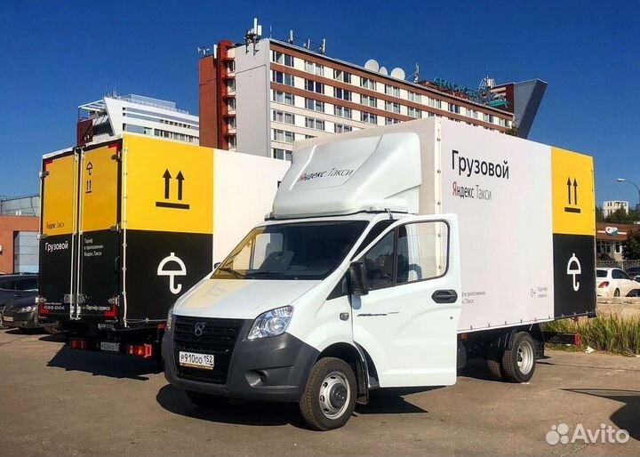 Водитель авто на личном грузовом автомобили