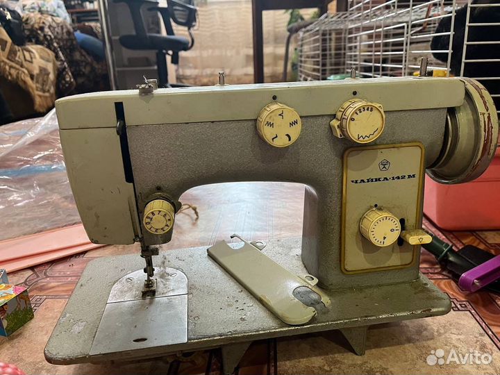 Швейная машина чайка 142м